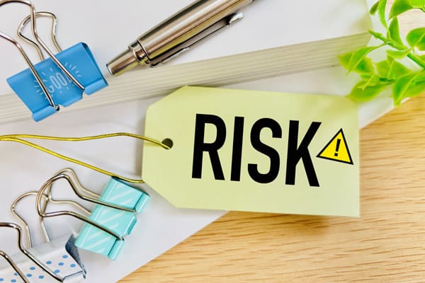 バックオフィス担当者が突然退職した場合の7つのリスク